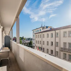  Apartment Train Station Italy